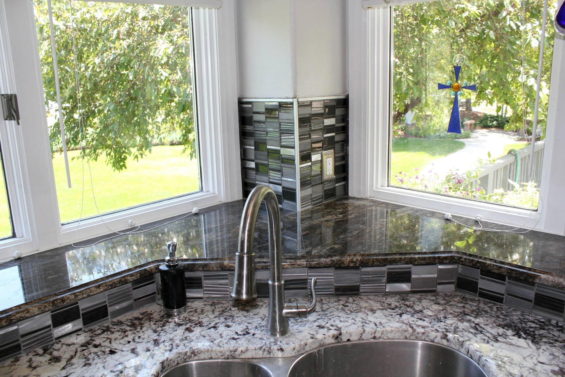 Glass & Stainless Kitchen Backsplash