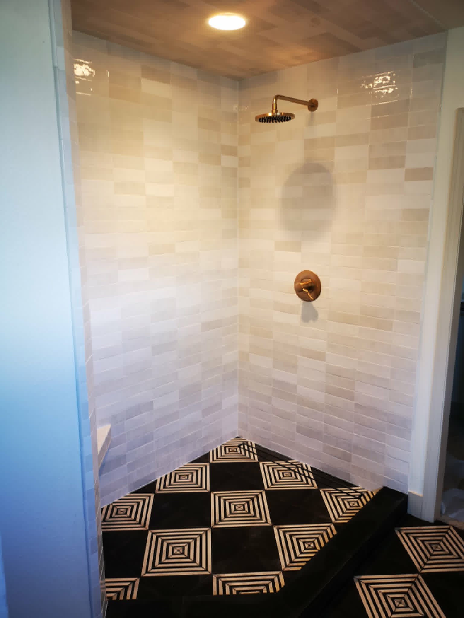 Light Shower with Geometric Floor