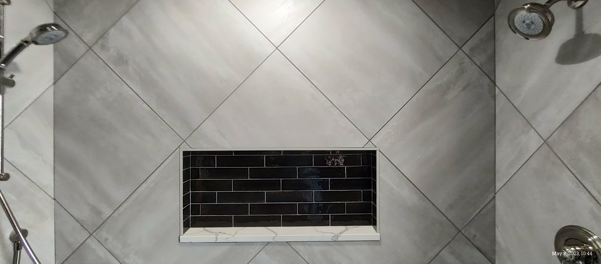 Diagonal Shower Black Niche